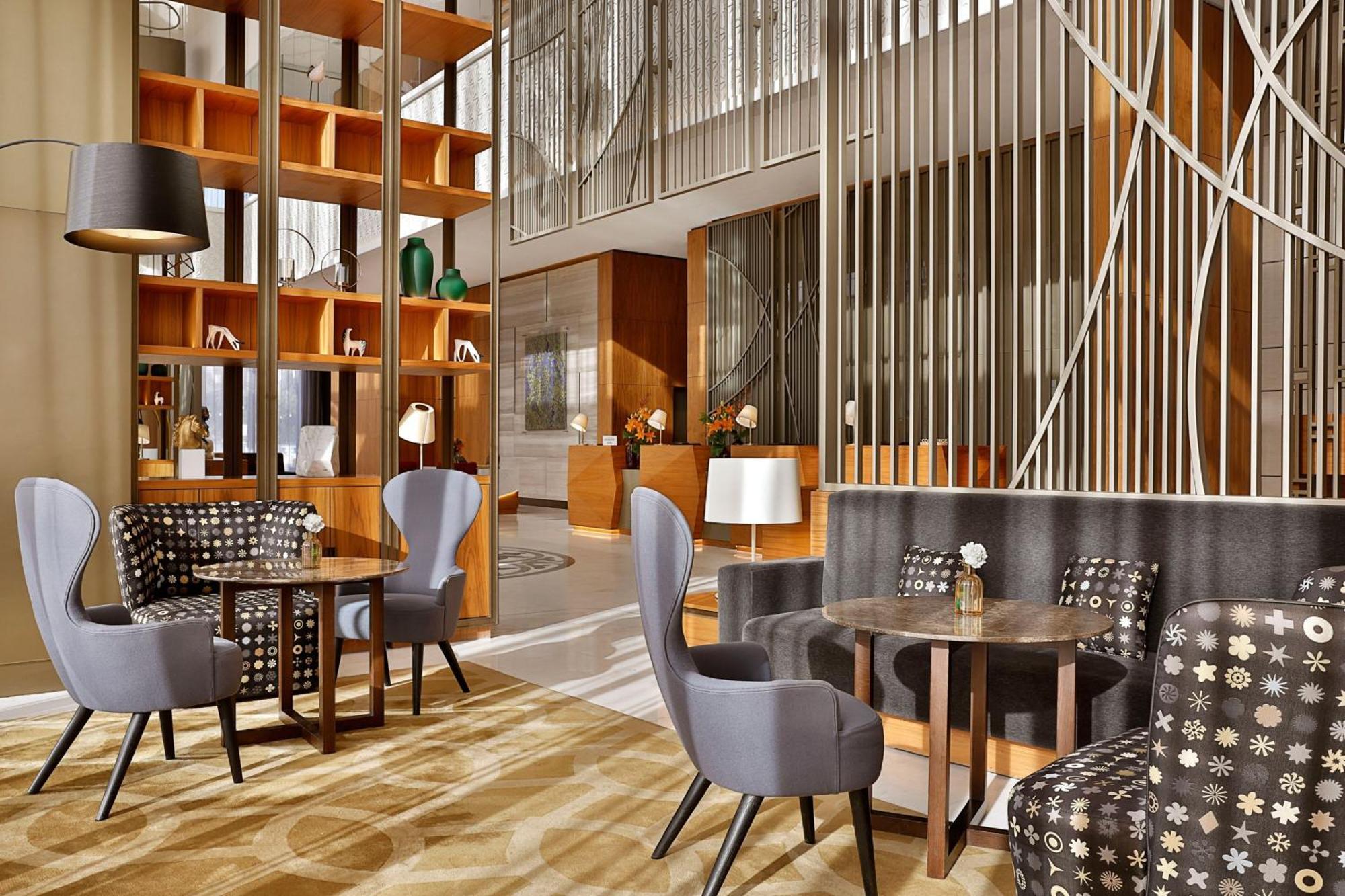 シェラトン ヌル スルタン ホテル アスターナ エクステリア 写真 The lobby of the hotel